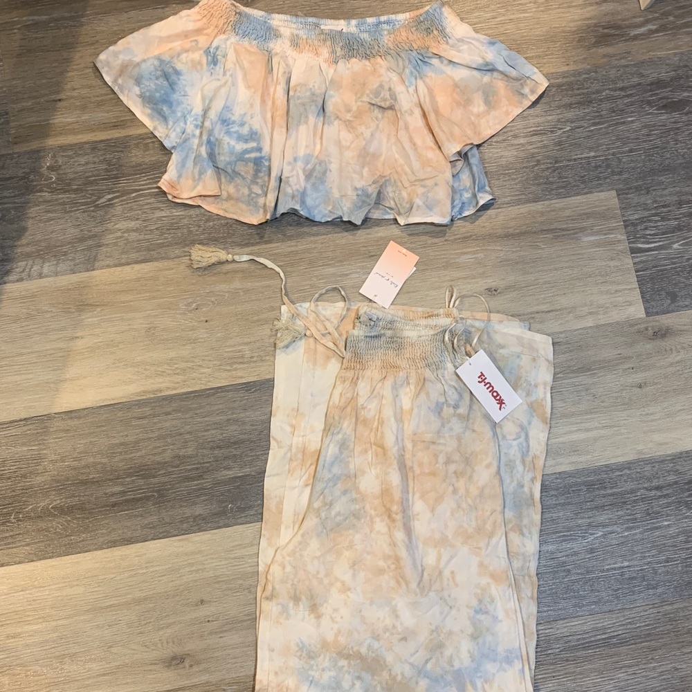 Two piece tie dye flowy set